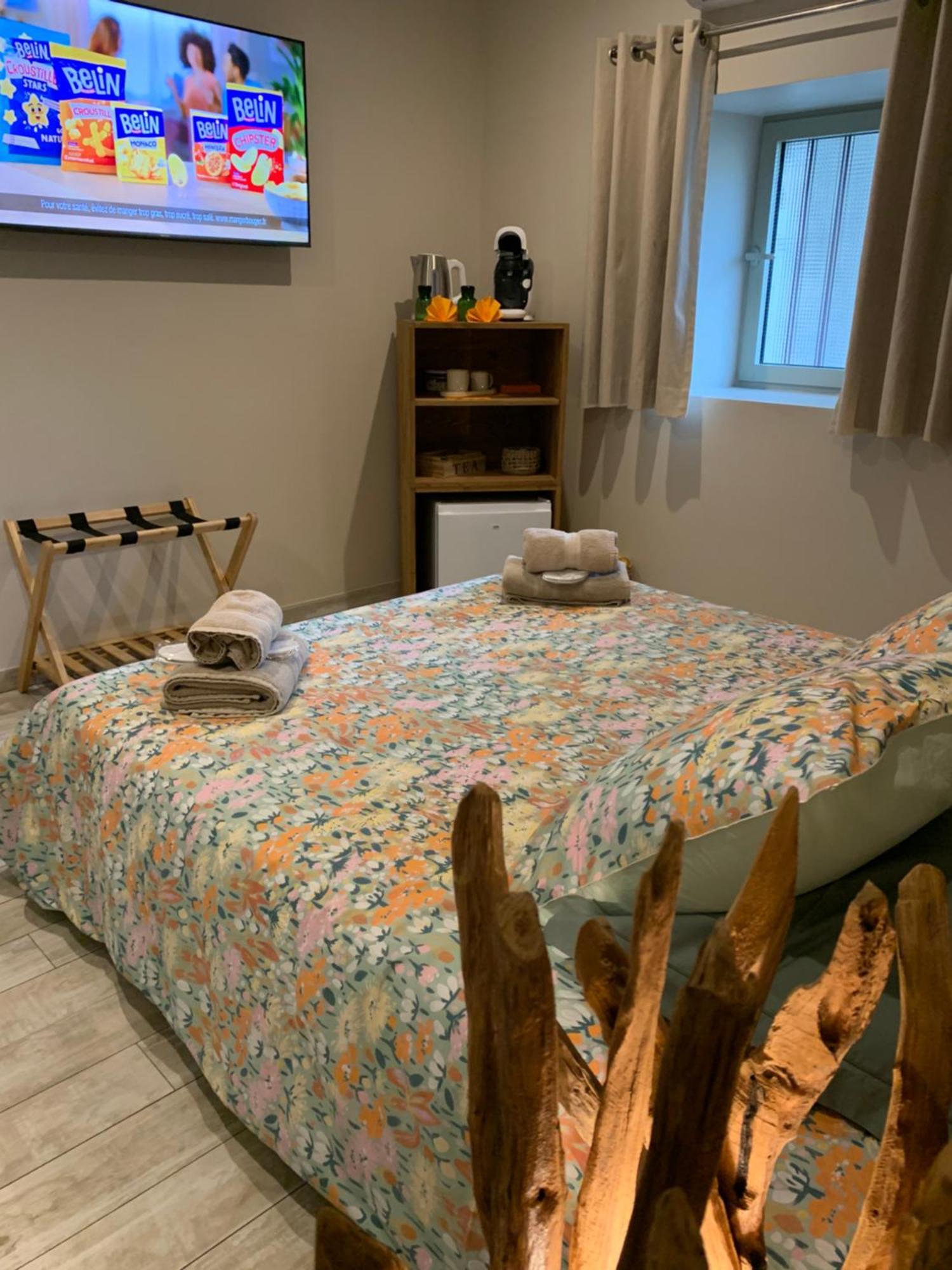 Bed and Breakfast Le Paon Bleu Annecy Poisy Esterno foto